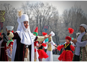 Токаев предложил, чтобы национальную одежду носили не только во время празднования Наурыза