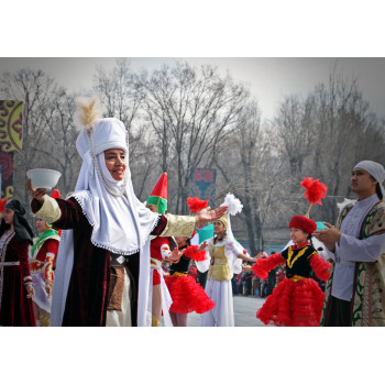 Токаев предложил, чтобы национальную одежду носили не только во время празднования Наурыза
